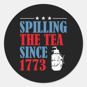 Sticker Rond Déverser Le Thé Depuis 1773 4 juillet patriotique