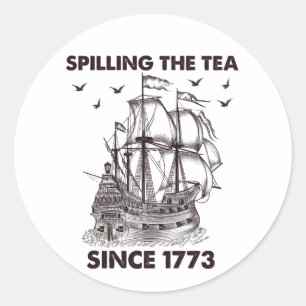 Sticker Rond Déverser Le Thé Depuis 1773 4 juillet patriotique