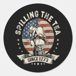 Sticker Rond Déverser Le Thé Depuis 1773 4 juillet patriotique