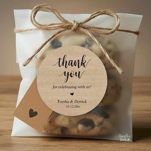 Sticker Rond Dîner Rustique moderne Mariage Merci Cadeaux (Modern Rustic Wedding Dinner Thank You Gifts Classic Round Sticker cute heart Brown Wood)