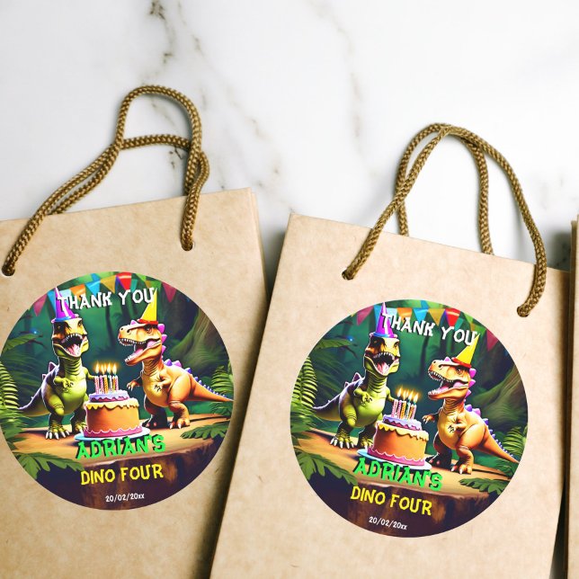 Sticker Rond Dino quatre dinosaures anniversaire merci faveur (Dino four dinosaur birthday thank you favor sticker personalized dino mite party favor stickers)