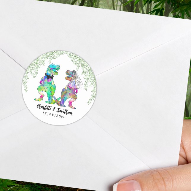 Sticker Rond Dinosaure coloré Mariage à thème (Colorful T-Rex bride and groom custom dinosaur wedding sticker with bride and groom names and date)