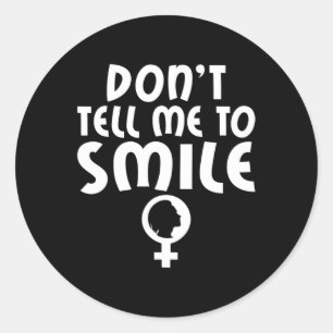 Sticker Rond Dis-Moi De Sourire Féminisme Forte Femmes Féminist