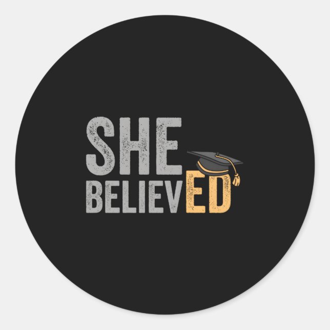 Sticker Rond Docteur En Éducation Elle Croyait Edd Graduation (Devant)