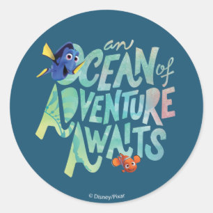 Sticker Rond Dory et Nemo  Un océan d'aventures attend