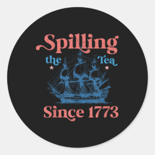 Sticker Rond Drôle 4 juillet en répandant le thé depuis 1773 Qu