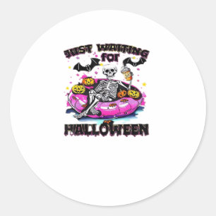 Sticker Rond Drôle, attendant juste Halloween squelette effraya