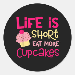 Sticker Rond Drôle courte vie manger cupcake mot art