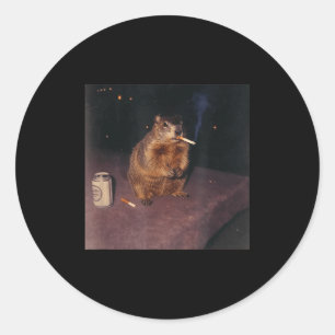 Sticker Rond Drôle de marmotte qui fume une cigarette Mème rétr