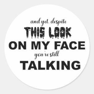 Sticker Rond Drôle Sarcastique Malgré le regard sur mon visage