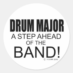 Sticker Rond Drum Major Un pas en avant de la bande!