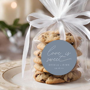 Sticker Rond Écriture Moderne Love Is Sweet Mariage