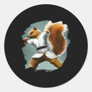 Sticker Rond Écureuil faisant un coup de pied de karaté ceintur