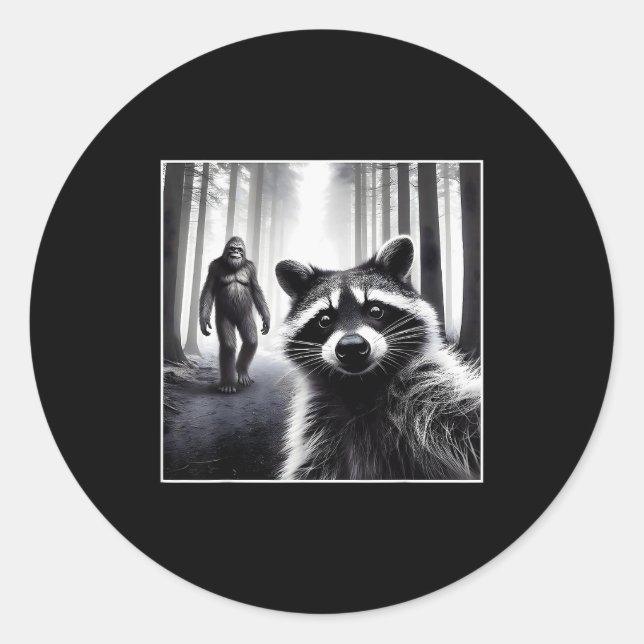 Sticker Rond Ed Raccoon Selfie With Sasquatch Bigfoot Funny Rac (Devant)