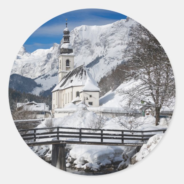 Sticker Rond Eglise dans la neige avec les Alpes (Devant)