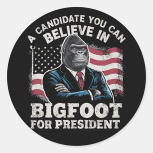 Sticker Rond Élection 2024 Vote Drôle Sasquatch USA