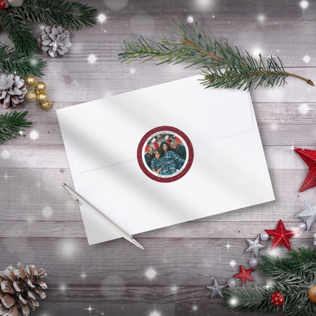 Sticker Rond Élégant Noël Rouge et Bonne Année Photo (Elegant Crimson Red Christmas & New Year Greetings with personalised Photo)