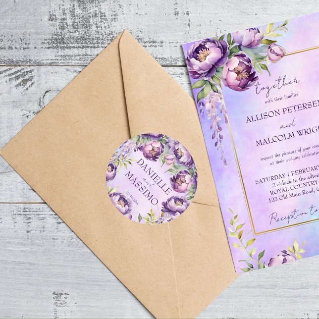 Sticker Rond Élégant tourterelles violettes lilas glyteria mari (Elegant purple peonies lilac wisteria wedding classic round sticker)