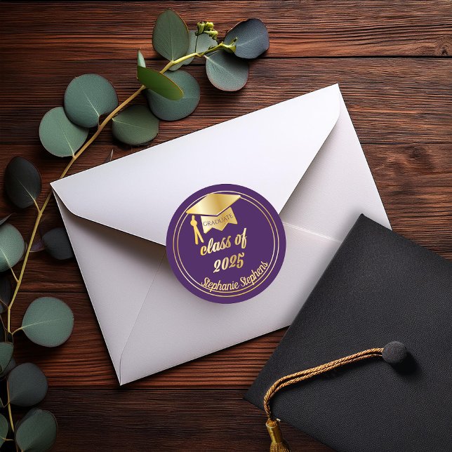 Sticker Rond Élégant Violet | Or Cap de fin d'études 2023 (Elegant Purple and Gold Tone Grad Cap Graduation Class of 2025 Classic Round Stickers)