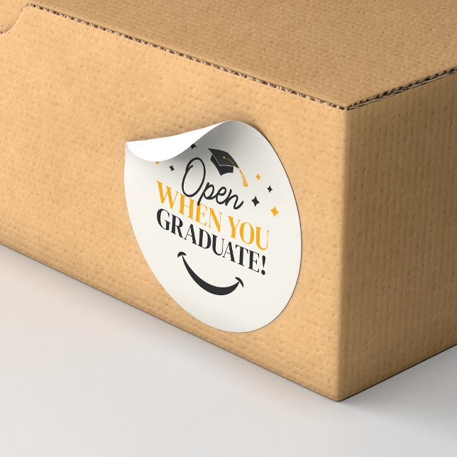 Sticker Rond Élégante classe de diplômés de 2024 Keepsaké Gradu (Créateur téléchargé)