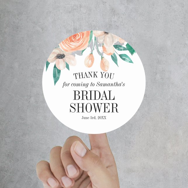 Sticker Rond Elégante Pêche Fête des mariées florale Personnali (Elegant Peach Floral Bridal Shower Personalized Classic Round Sticker
)