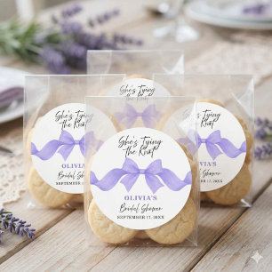 Sticker Rond Elle Attache le Nœud Papillon Violet Shower Autoco