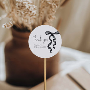 Sticker Rond Elle noue le nœud Black Bow Bridal Shower 