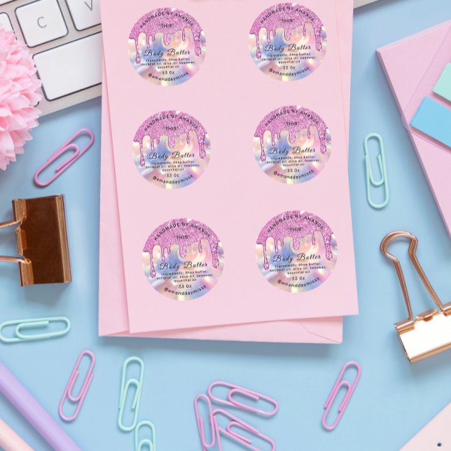 Sticker Rond Emballage du beurre corps Lecteurs roses Holograph (Body Butter Packaging Pink Drips Holographic Classic Round Sticker)