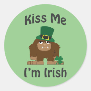 Sticker Rond Embrasse-moi Je suis Irlandais bigfoot