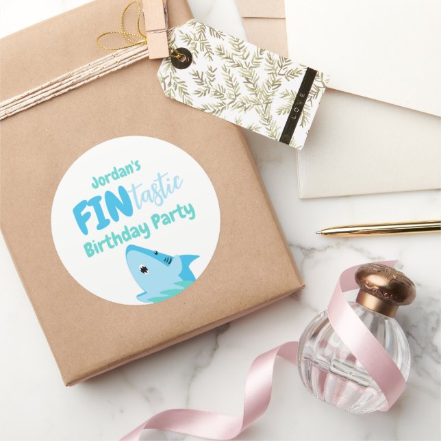 Sticker Rond Enfants D'Anniversaire Du Requin En Mer (Cadeaux)