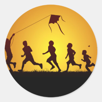 Sticker Rond Enfants volant un cerf-volant