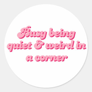Sticker Rond Être Silencieux et Bizarre dans un Coin Introverti