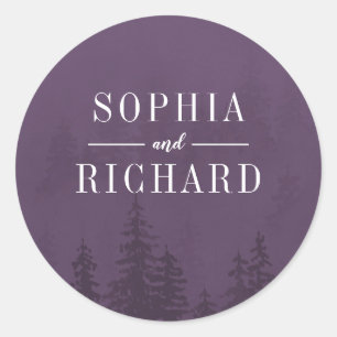 Sticker Rond Evergreens dans la forêt de brouillard violet Mari
