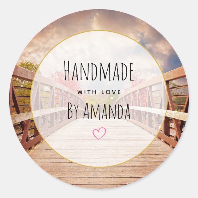 Sticker Rond Fabriqué avec amour Pont rustique en bois dans le  (Devant)