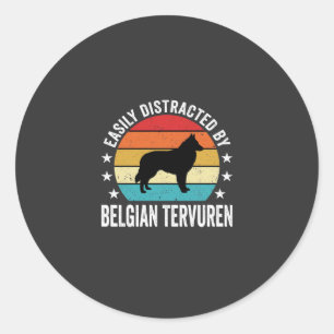 Sticker Rond Facilement distrait par le chien Tervuren belge