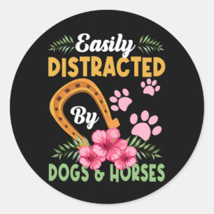 Sticker Rond Facilement Distrait Par Les Chiens Et Les Chevaux 