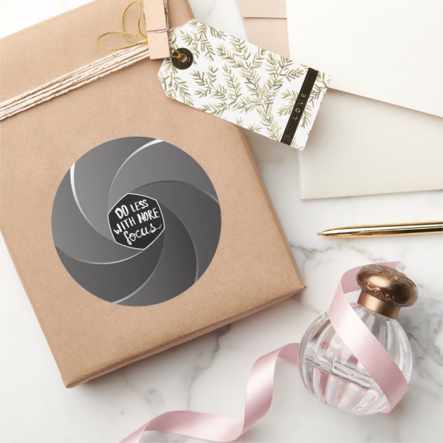 Sticker Rond Faites moins avec plus de concentration (Cadeaux)
