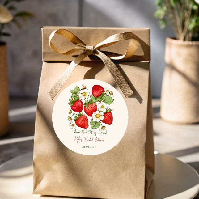 Sticker Rond Favori de douche nuptiale de fraise de fruit doux  (Berry sweet fruit summer strawberry bridal shower thank you favor stickers strawberry stickers)