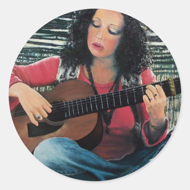 Sticker Rond Femme Jouant De La Musique Avec Guitare Acoustique (Devant)