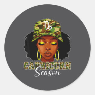 Sticker Rond Femme noire de saison Capricorne avec un chapeau d