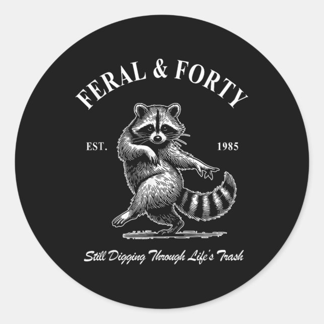 Sticker Rond Feral &amp ; Quarante, Funny 40th Birthday Raccoon (Devant)