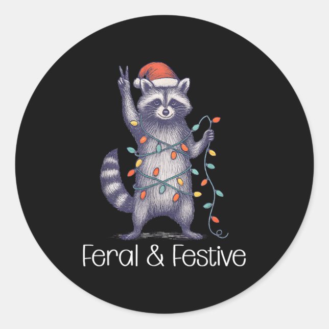 Sticker Rond Feral And Festive Raccoon, Funny Christmas  (Devant)