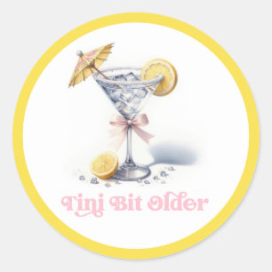 Sticker Rond Fête d'anniversaire Gen Z jaune Tini Bit Older Mar