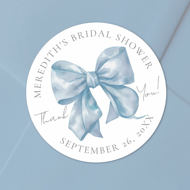 Sticker Rond Fête des mariées Bleu Bow (Blue Bow Bridal Shower Classic Round Sticker)