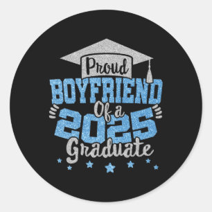 Sticker Rond Fier Garçon D'Un Grad De 2025 De L'Équipe Du Prom 
