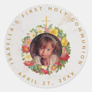 Sticker Rond Fille de première communion en photo dans une cour