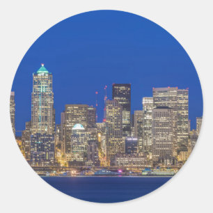Sticker Rond Front de mer et skyline du centre-ville au crépusc