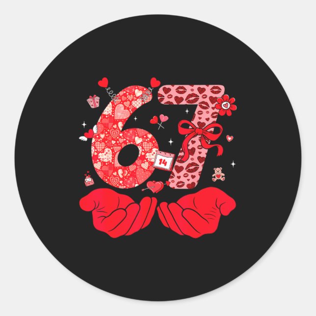 Sticker Rond Funny 6 7 Hands Meme Cute Valentine's Day Six Seve (Devant)