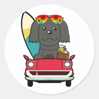 Sticker Rond Funny Black Dog conduit à la plage