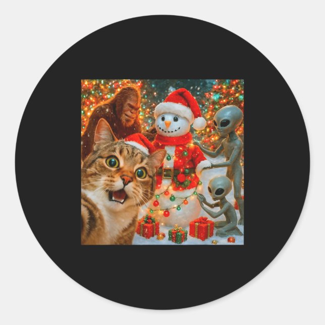 Sticker Rond Funny Christmas Cat Selfie With Bigfoot Alien &amp (Devant)